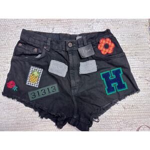NWT VINTAGE LEVI'S BLACK PATCHED DAISY DUKE CUTOFF SHORTS URBAN RENEWAL